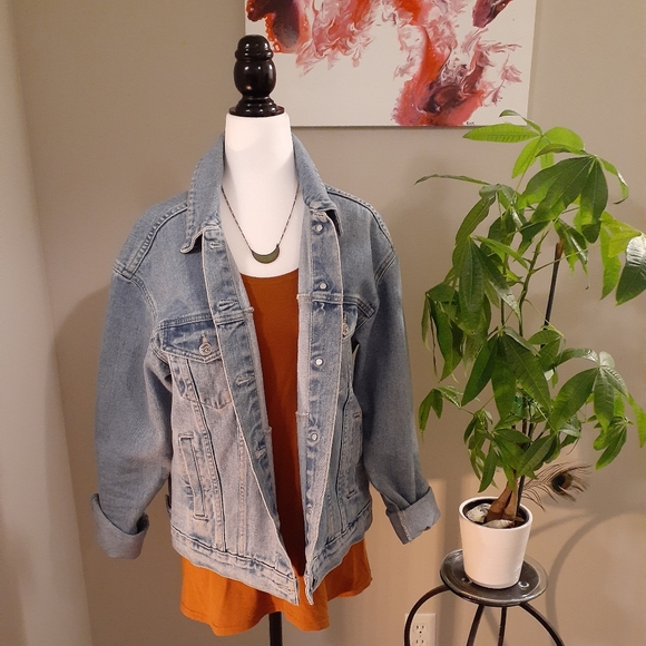 Yoga Jeans | Jude Boyfriend Vintage Wash 100% Cotton Jean Jacket Made in Canada - Picture 3 of 9